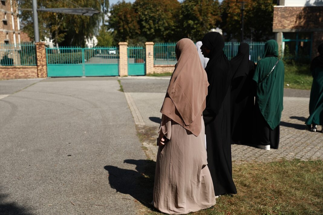 Fransa&#8217;daki &#8216;abaya&#8217; yasağına Avusturya halkından protesto!