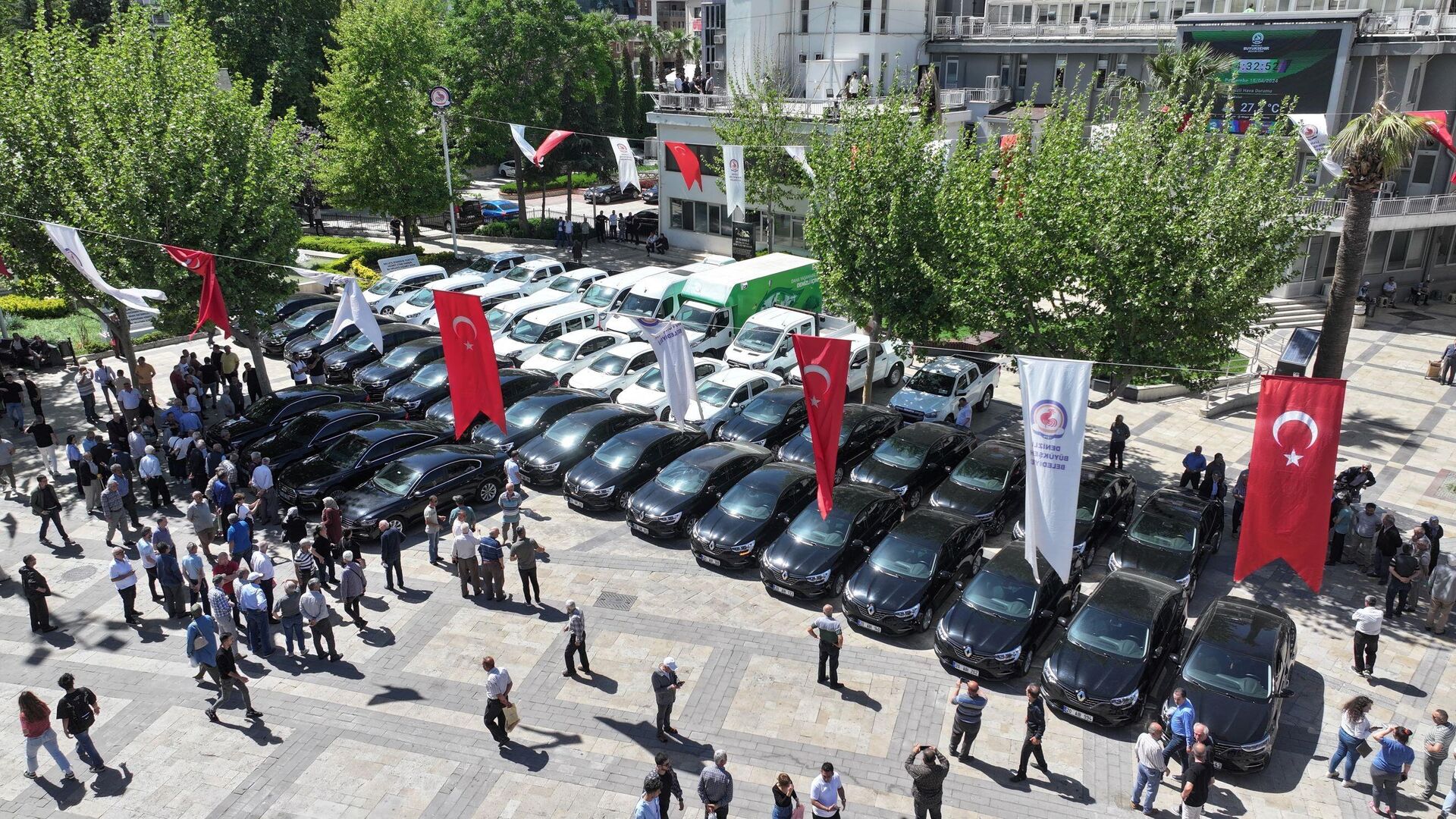 Denizli belediyesi ihtiyaç fazlası araçları sergiledi: &#8216;Ayda 1 milyon 214 bin 962 TL tasarruf&#8217;
