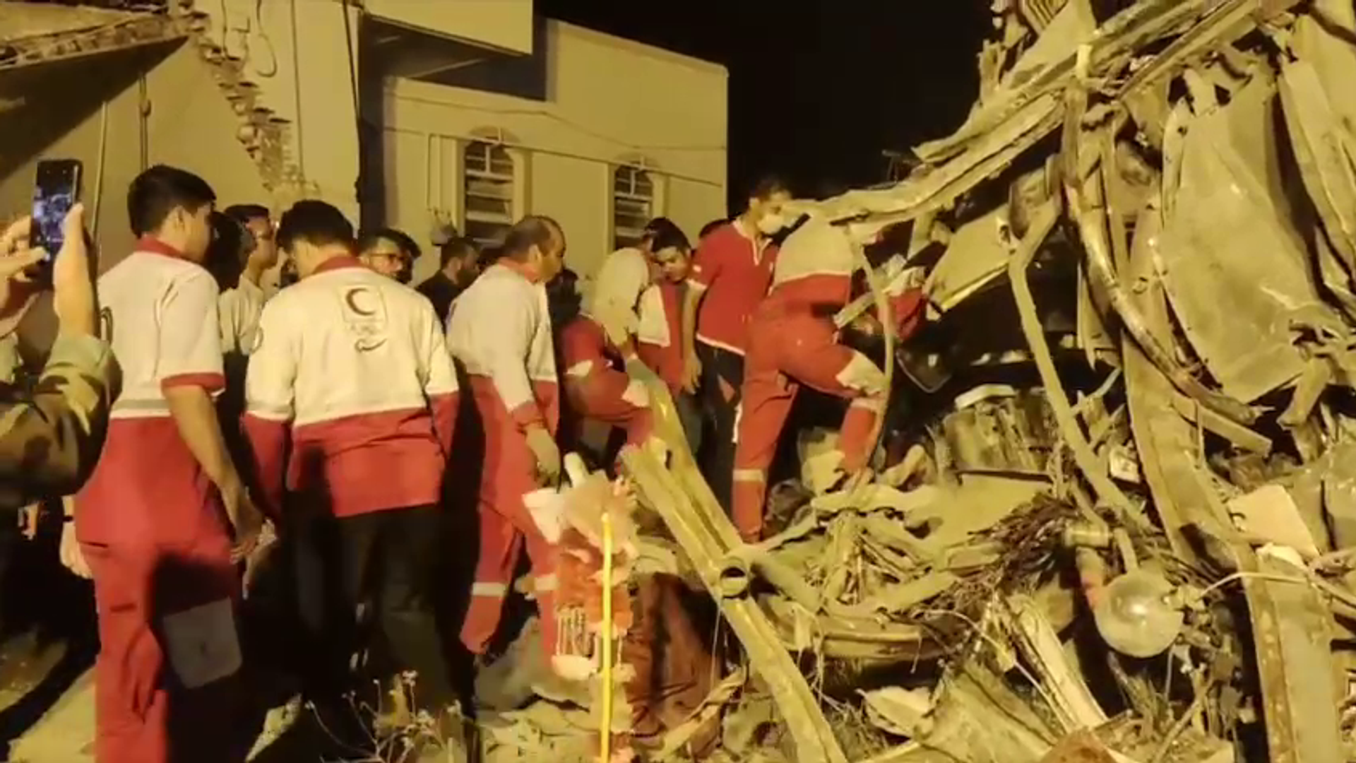 Pakistanlı hacıları taşıyan otobüs İran’da kaza yaptı: 28 ölü