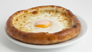 Yağlı Yumurtalı Kaşarlı Pide